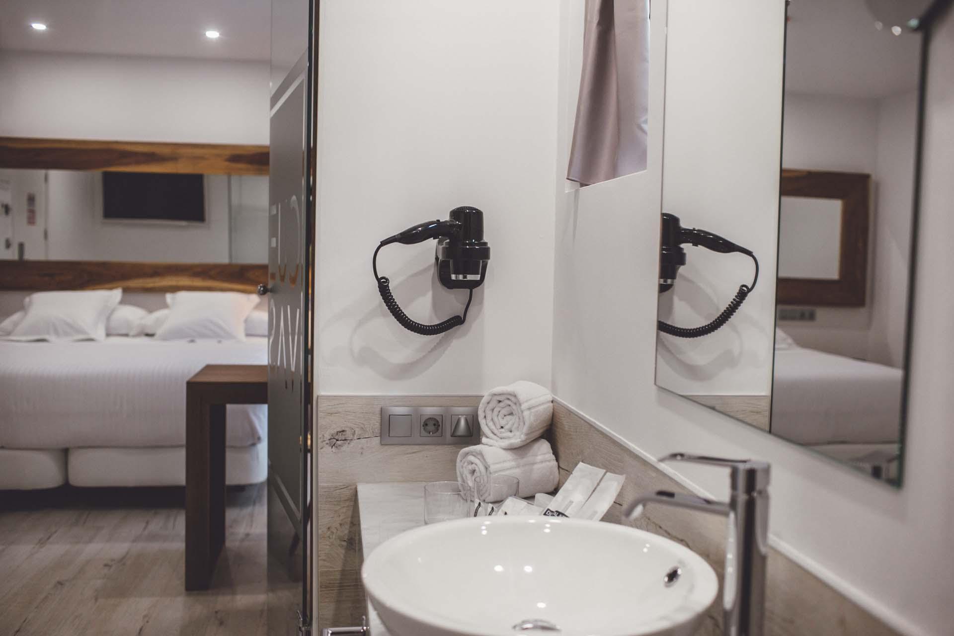 Hotel Cuevas - Adults Only ซันติยานาเดลมาร์ ภายนอก รูปภาพ